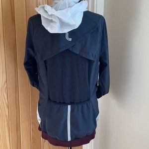 Women’s Ultra lightweight, Lolë, cycling jacket. Windproof & Water Repellant, L